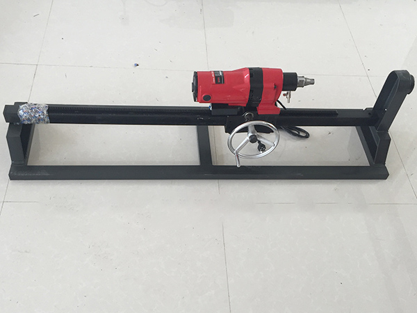 下水道鉆孔機(jī)怎么打孔?鉆孔機(jī)粉塵太大怎么樣解決?