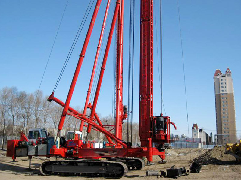 灌注樁鉆孔機多高？